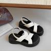 Sandálias retrô de salto plataforma com abertura nos dedos para mulheres, novidade de verão 2025, sandálias com fivela, sapatos de praia romanos coreanos para mulheres, atacado