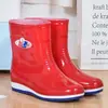 Botas de lluvia para adultos botas de lluvia zapatos impermeables de corte bajo de gelatina cubrezapatos a prueba de lluvia zapatos de goma antideslizantes botas de agua moda de verano para mujer cortos
