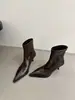 2026 Novas Botas de Cano Curto para Outono Salto Fino Bico Fino Estilo Coreano Moda Versátil Emagrecedoras Salto Alto Curtas Botas de Couro Femininas