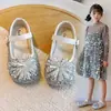 Sapatos de couro para meninas com strass, lantejoulas e franjas, sapatos de princesa, novos sapatos infantis primavera e outono 2026, sapatos baixos para bebês meninas, modernos