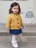 Conjunto de Invierno para Niñas Estilo Nuevo Ropa Infantil Camiseta Lisa de Manga Larga Falda Corta Elegante 1 Cardigan de Punto para Bebé Conjunto de Tres Piezas