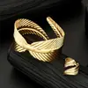 Set de Pulseras de Apertura Cruzada Geométricas de Hoja Europeas y Americanas Transfronterizas Accesorios de Combinación de Lujo Retro para Banquetes Festivos Diarios