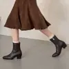 Elegantes y estilizadas botas de cuero ajustadas para el trabajo, otoño 2026, tacón grueso, tacón medio, punta cuadrada versátil, botines cortos de cuero genuino para mujer