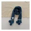 Novo cachecol corta-vento de outono e inverno para crianças, cor sólida, design trançado tridimensional, unissex, versátil, com pompons, para aquecimento e proteção do pescoço
