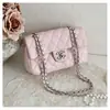 Bolso pequeño acolchado con cadena estilo Chanel transfronterizo para mujer, nuevo bolso cuadrado pequeño elegante de moda 2026, bolso de hombro y cruzado, moderno