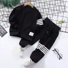 Traje de Otoño Transfronterizo para Niños y Niñas Nuevo Estilo Occidental Coreano Guapo Deportivo Conjunto de Dos Piezas para Niños Pequeños y Medianos