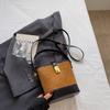 Bolsa de Ombro Simples, Bolsa Transversal, Bolsa de Balde Retro Fosca Versátil Feminina, Bolsa de Mão Casual com Rombos, Comércio Exterior Transfronteiriço