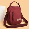 Bolso de hombro y cruzado para mujer de lona de nailon nuevo, bolso pequeño moderno y versátil, bolso para teléfono portátil multicapa, bolso de mano simple