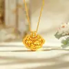 Collar tradicional con cierre Ruyi de filigrana chapado en oro con acentos de diamante, alta retención de color, accesorio de cadena para clavícula con colgante de loto hueco para mujer