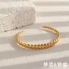 Estilo de Moda Europeo y Americano, Joyería de Personalidad de Gama Alta de Nicho, Pulsera Versátil Pequeña con Patrón Diagonal Chapada en Oro de 18K de Acero Inoxidable para Mujer