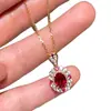 Anillo Elegante de Lujo Ligero Huevo de Paloma Rubí Rosa Set de Collar Colgante de Corindón Rojo de Alta Gama Caballero Jedi para Mujer