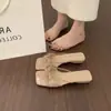 Primer encuentro con una sandalia de tiras abiertas de punta cuadrada y tacón de cuña para mujer estilo hada, perfecta para el verano, cómoda y no cansa los pies