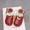 Zapatos de piel para niña, nueva colección otoño 2026, elegantes zapatos de princesa de lunares para niñas pequeñas, diseño de cordones, modernos zapatos de piel de suela única