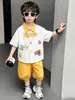 Conjunto de Camisa Cartoon para Meninos 2026 Roupa de Verão Fofa para Bebês de Manga Curta Conjunto de Duas Peças da Moda Estilo Coreano para Meninos