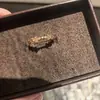 Anillo Popular de Hojas de Xiaohongshu para Mujer, Lujo Ligero, Sensación Exquisita y de Gama Alta, Anillo de Rama de Olivo, Anillo de Cola Abierta con Zirconia Vintage