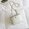 Bolso Bandolera Versátil con Cadena Bordado Acolchado de Diamantes Bolso Pequeño de Mano para Mujer 2026 Nuevo Popular Personalidad Super Caliente Bolso Cuadrado Pequeño
