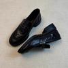 Piel Genuina de Vacuno Retro Estilo Británico Punta Redonda Remache Plisado Pedal Negro Zapatos de Cuero Pequeños Mocasines para Mujer