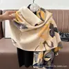 Bufanda jacquard de doble cara estilo japonés y coreano con pequeñas flores, imitación cachemir, versátil para otoño e invierno, chal cálido para mujer