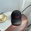 Boné de Baseball Bordado com Laço de Letra para Mulheres Estilo Coreano Casual Versátil Chapéu de Primavera e Outono Proteção Solar de Verão para Homens Boné com Aba
