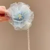 Pinza para el Cabello con Flor de Camelia de Organza y Borla de Perlas para Mujer Pinza de Tiburón de Lujo Ligero Clip de Gama Alta Nuevo 2025