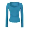 Camiseta feminina de manga longa franzida com decote coração, novo estilo outono 2026, estilo American hot girl, cor sólida, modelagem justa, blusa básica que valoriza a silhueta