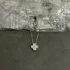Collar de Joyería de Trébol de Cuatro Hojas de Ágata Roja Versión de Alta Gama V-Gold Chapado en Oro de 18K Cadena Exquisita para Clavícula para Mujeres, Estilo de Nicho de Lujo Ligero
