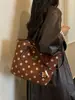 Bolsa tote de bolinhas de alta qualidade e grande capacidade para mulheres, novo estilo 2026, retrô, design de nicho, bolsa de ombro moderna para o dia a dia