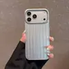 Adecuado para funda de teléfono iPhone 18 Pro Max con rayas metálicas, agujeros grandes, sensación de alta gama, protección anticaídas para Apple 17 y 16