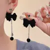 Pendientes de Terciopelo Negro con Lazo para Otoño e Invierno con Diseño Único, Nuevos Pendientes de Alta Gama Estilo Francés de Moda 2025
