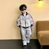2176 Conjunto Deportivo Infantil Primavera y Otoño 2026 Nuevo Estilo Ropa de Otoño para Niños Moda de Bebé Celebridad de Internet Conjunto de Dos Piezas Otoño