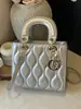 2025 Nuevo Color Sólido Estilo Coreano Retro Simple Nuevo Bordado Acolchado Casual Bolso de Hombro Cruzado Bolso Cuadrado Pequeño para Mujer