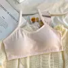 Sutiã feminino para meninas de 12 a 18 anos, ideal para a fase de desenvolvimento do ensino fundamental, perfeito para corrida e esportes. Possui top cropped em algodão puro com modelagem em U e sistema de absorção de impacto.