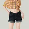 Shorts de Mezclilla Azules Oscuros Estilo Americano de Cintura Alta para Mujer, Nuevo Modelo Verano 2025, Adelgazantes y que Realzan la Altura, Diseño de Dobladillo Enrollado, Hot Pants Ajustados a la Cadera