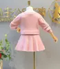2026 Ropa de Otoño e Invierno para Niñas Estilo Coreano Conjunto de Falda de Punto Pequeño Estilo Chanel Suéter y Falda Corta para Bebé Conjunto de Dos Piezas 6802