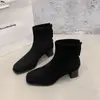 Botas femininas novas de camurça retrô 2026 outono bico quadrado francês salto grosso moderno que aumenta a altura botas curtas botas de cano elástico