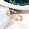 Juego de Cuatro Piezas de Anillos Lisos Multicapa Dorados Ultradelgados para Mujer, Estilo de Lujo de Nicho, Anillos Elegantes y de Alta Gama para el Dedo Índice
