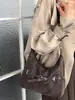 Tendência e versátil nova coleção de 2026 de bolsas de axila de nicho para mulheres, bolsas de ombro estilosas para mulheres, bolsas transversais de ombro de nicho para mulheres