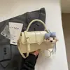 Bolsa de Mão da Moda Versátil com Textura de Alta Qualidade Estilo Coreano para Mulheres Novo Modelo Verão 2026 Bolsa Quadrada Pequena de Ombro Cruzado