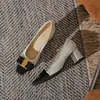 Sapatos de Pele de Ovelha Estilo Chanel Salto Grosso Camada Única Feminino Primavera e Outono 2024 Cor Elegante Combinada Sapatos Rasos Estilo Francês para Mães Sapatos Profissionais de Salto Alto