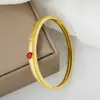Pulsera Transfronteriza de Lujo Ligero con Circonita Roja Estilo Personalizado Exquisito Estilo Pequeño Chanel Retención de Color Pulsera de Nicho Pulsera al por Mayor