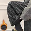 Calça de Maternidade Primavera e Outono Roupa Exterior Aveludada Espessa 2026 Nova Tamanho Grande Petite Gravidez Calça de Perna Larga Listrada Roupa de Primavera