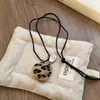 Fiebre de Bloguera Coreana Mismo Collar de Corazón con Estampado de Leopardo Diseño Nicho para Mujer Cadena Larga para Suéter Accesorios de Alta Gama