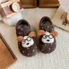 Sandálias Birkenstock de Ursinho Desenho Animado para Meninas 2026 Chegada Nova de Outono Sapatos de Lã Infantis Mocassins para Meninas Sola Macia Sapatos de Primavera e Outono