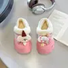 Pantuflas de Niña Invierno 2026 Zapatos Nuevos para Niños Protección contra el Frío Calidez Zapatos con Agujeros Niños Medianos y Grandes Pantuflas de Algodón Espesadas con Felpa