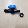 Nueva válvula de derivación de tubería de PE 20 con mango azul y almohadilla de goma industrial negra, interruptor de derivación enchufable, riego por goteo con microaspersión