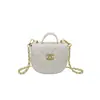 Bolso de sillín estilo Chanel, mini bolso de mano con cadena para mujer, modelo nuevo 2026 de lujo ligero, versátil para el día a día, bolso cruzado