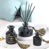 Botellas de aromaterapia vacías de alta gama al por mayor, difusores sin llama de ratán y flores secas, alto valor estético con tapa, color gris ahumado