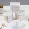 Hisopo de algodón desechable de doble punta en caja, hisopo cosmético de cabeza pequeña, hisopo para tirar de las orejas, hisopo sanitario de cabeza redonda, hisopo de madera puntiagudo.