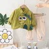 Traje de primavera estilo coreano para meninos Primavera e Outono Novo estilo ocidental moderno controle de acesso esportivo infantil dinossauro traje de duas peças moda