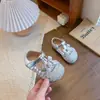 Zapatos de Malla Tejida Transpirables para Niñas 2026 Nuevo Estilo Primavera/Otoño Zapatos con Lazo de Perla Zapatos de Cuero Sandalias Huecas para Niña Pequeña